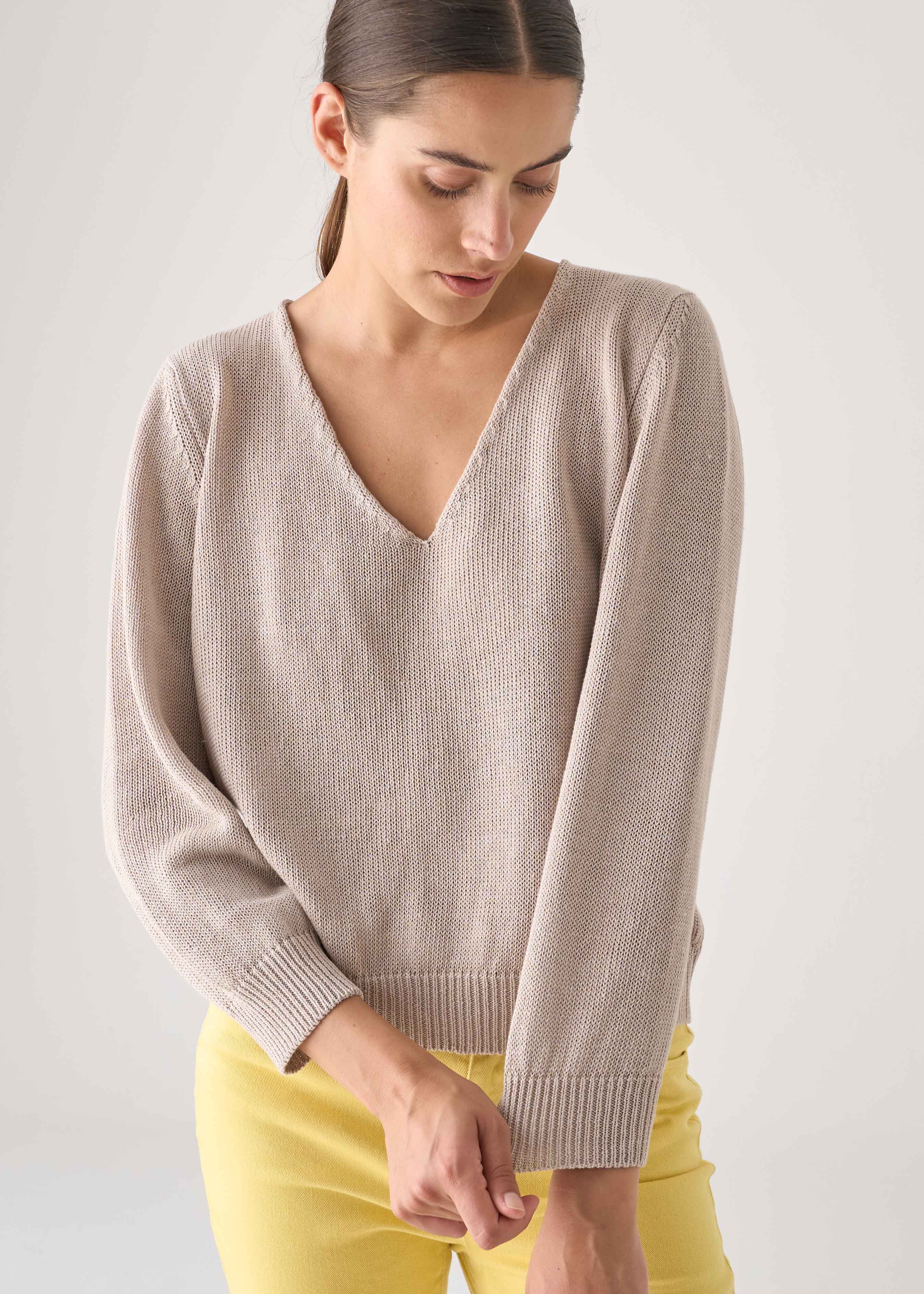 Maglia scollo V in lino e cotone